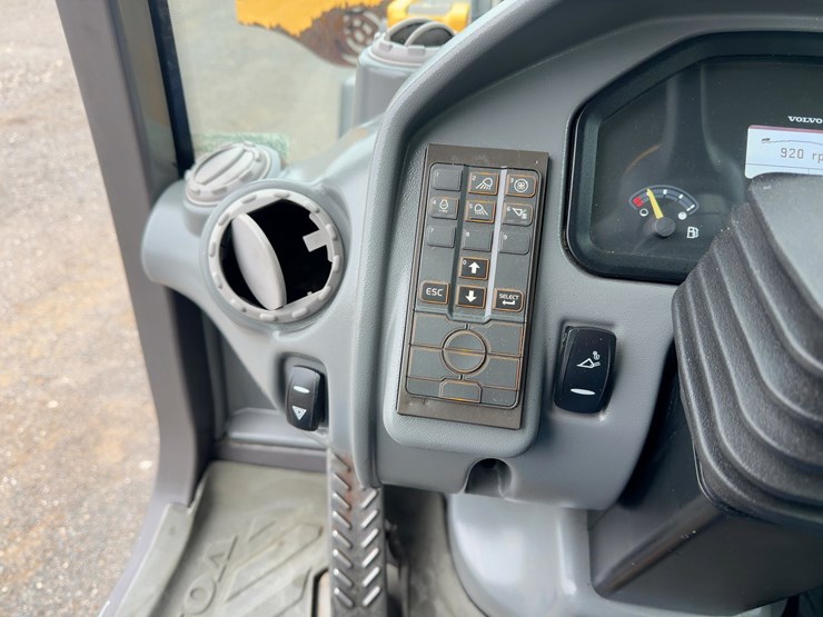 2021-volvo-l20h-image-25