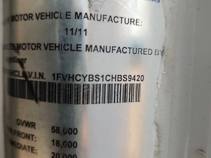 2012-freightliner-m2-106-image-15