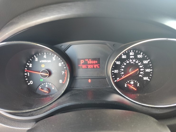 2016-kia-sedona-image-8