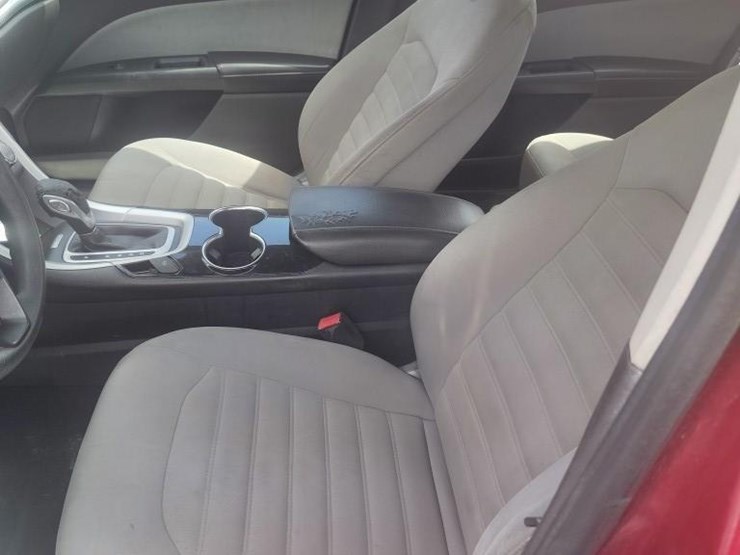 2014-ford-fusion-runs/moves-s-image-6