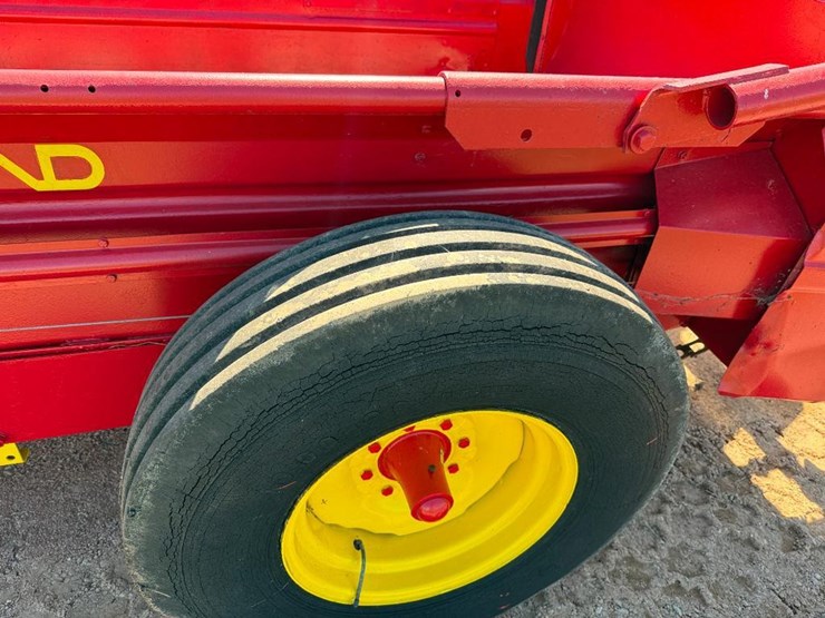 new-holland-520-image-12