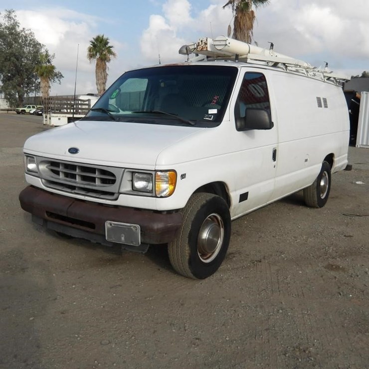 2002 FORD E350