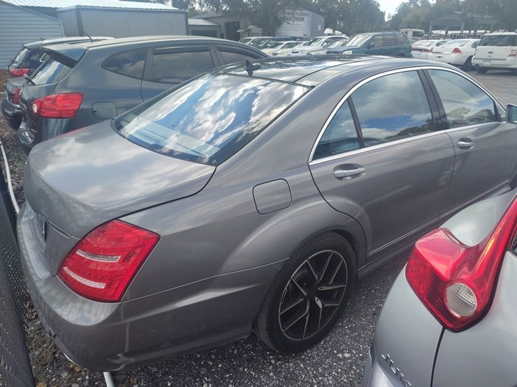 2012-mercedes--s-class-runs/moves-s-550-image-4