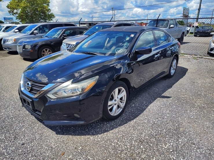 2016-nissan-altima-2.5-runs/moves-image-2