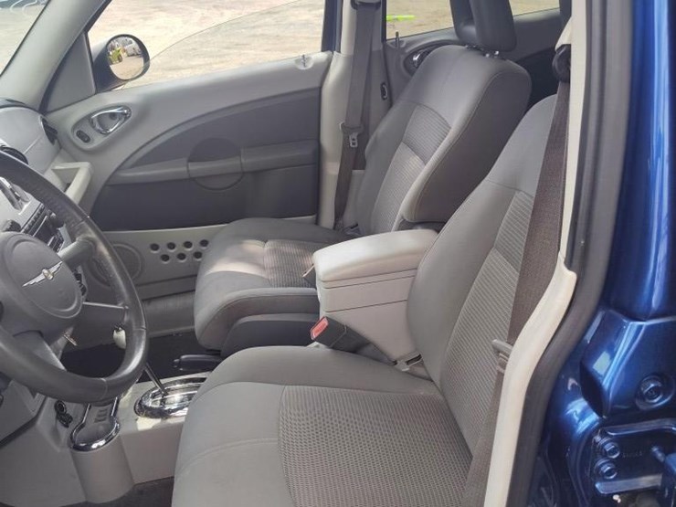 2010-chrysler-pt-cruiser-image-7