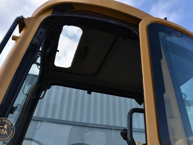 2010-komatsu-pc88mr-8-image-48