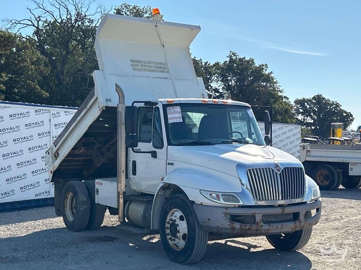 2014-international-durastar-4300-image-4