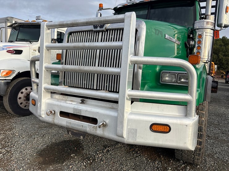 2013-western-star-4900sb-image-12