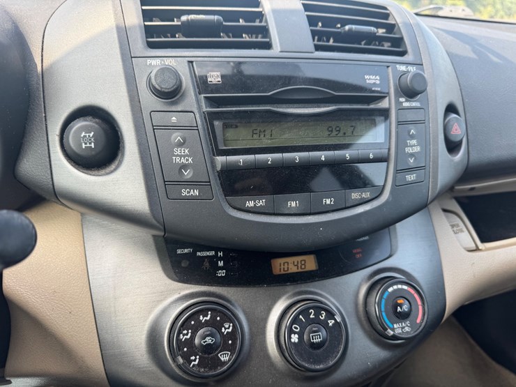 2009-toyota-rav4-image-17