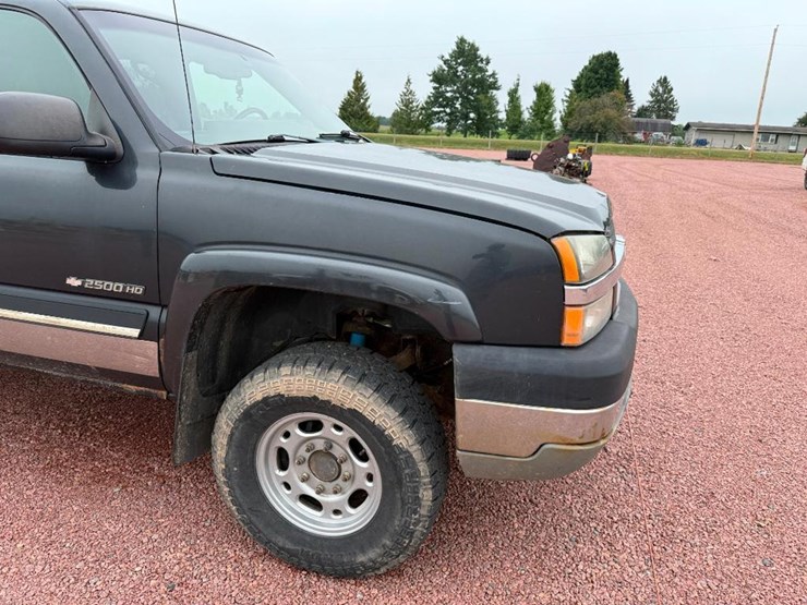 2003-chevrolet-2500hd-image-13