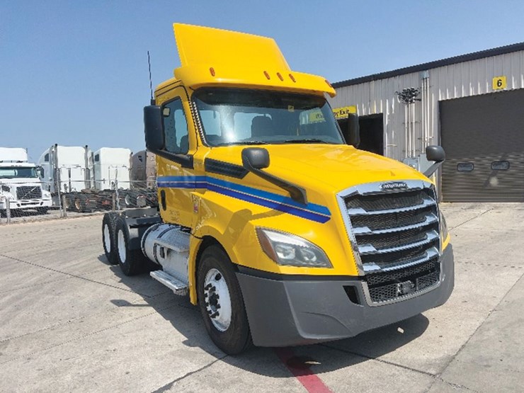2019-freightliner-cascadia-126-image-1