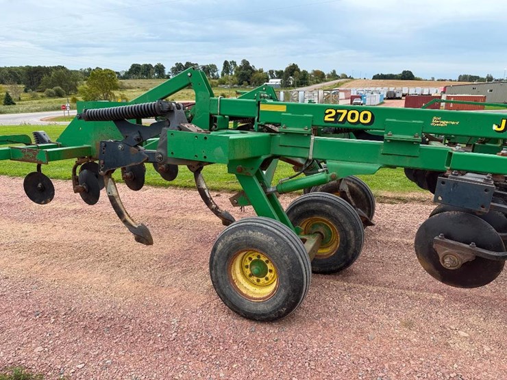 john-deere-2700-image-23