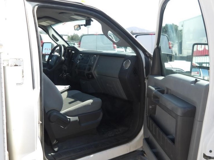 2011-ford-f550-image-13