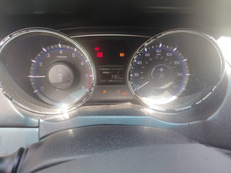 2014-hyundai-sonata-runs/moves-gls-image-8