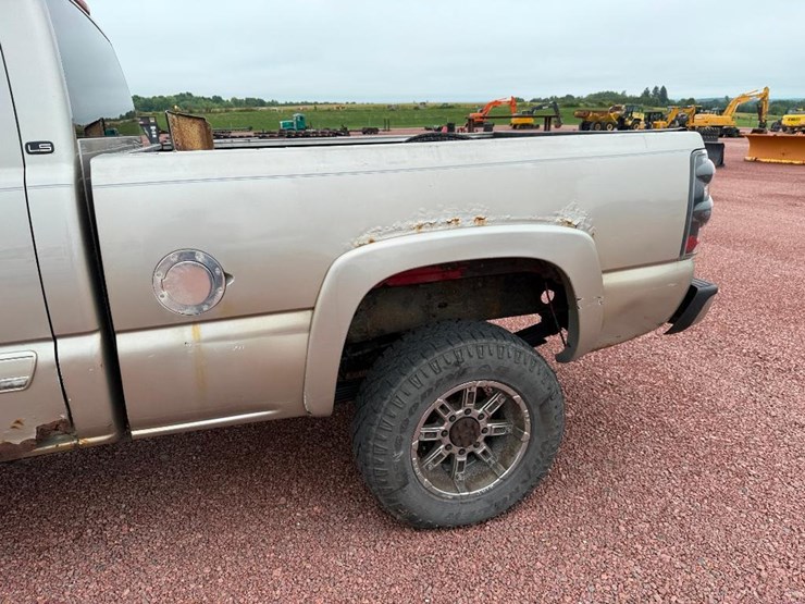 2005-chevrolet-2500hd-image-18