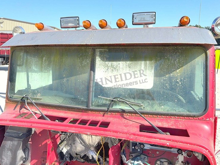 cab-off-of-1994-freightliner-truck-image-12