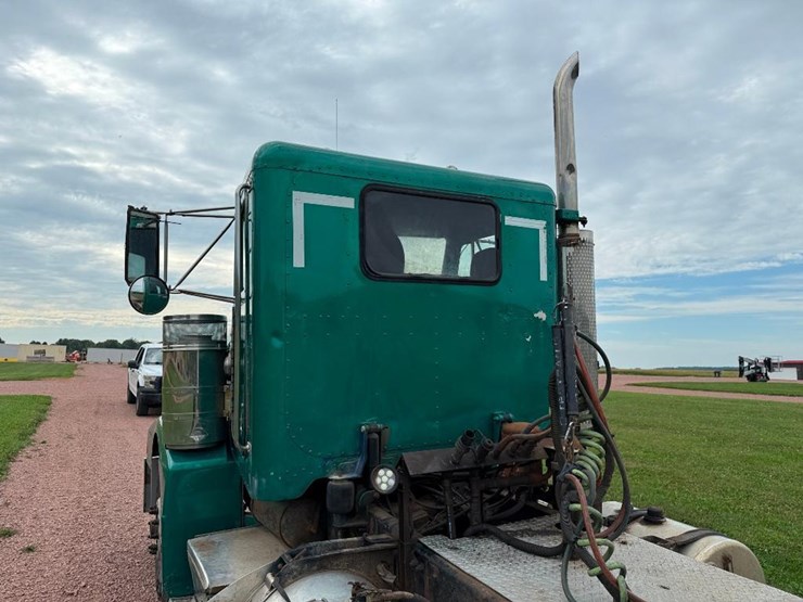 1996-peterbilt-378-image-27