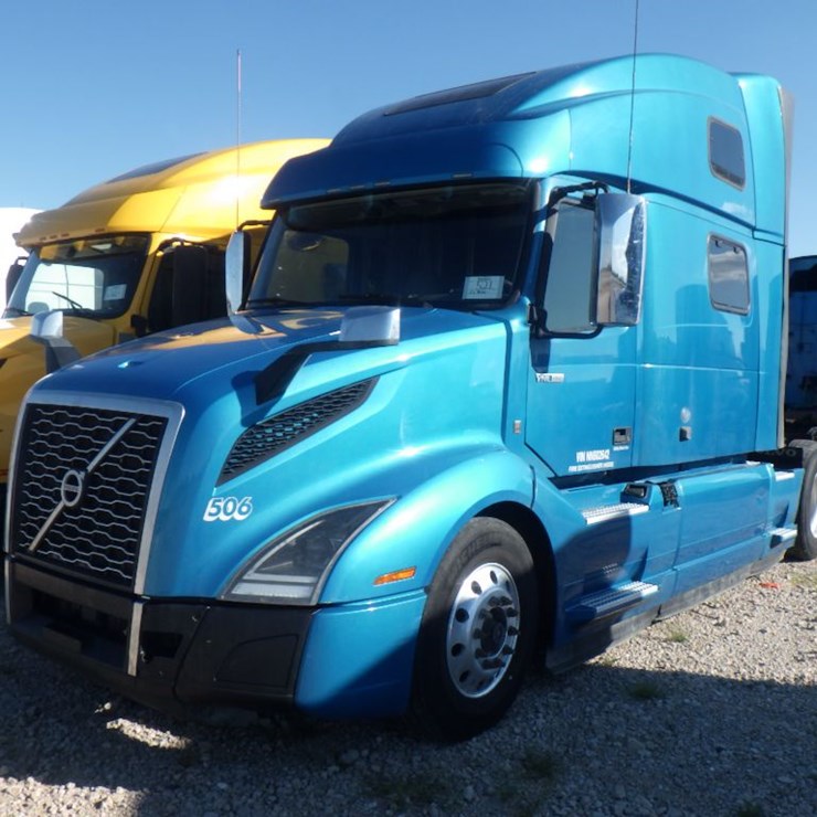 2022 VOLVO VNL860