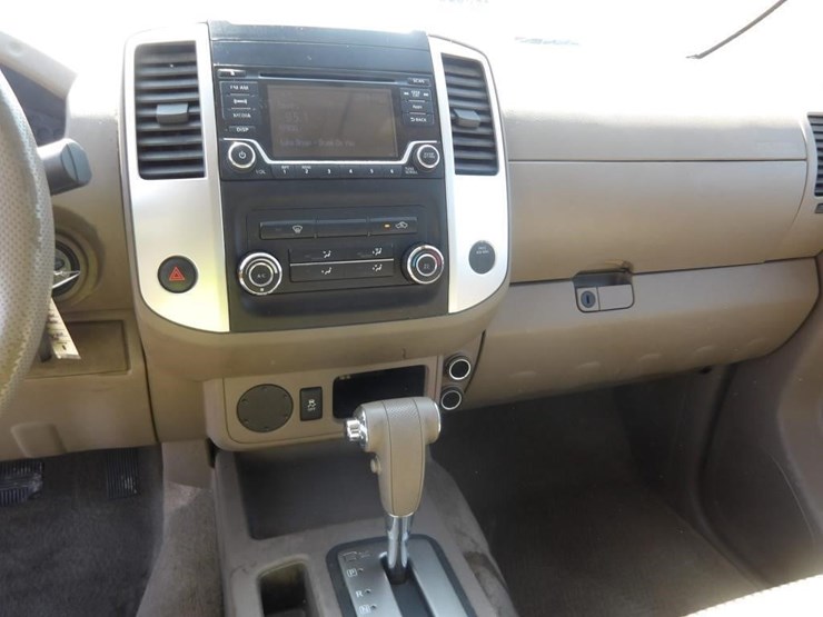 2016-nissan-frontier-sv-image-20
