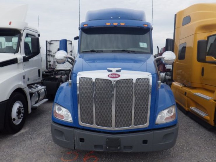 2019-peterbilt-579-image-3
