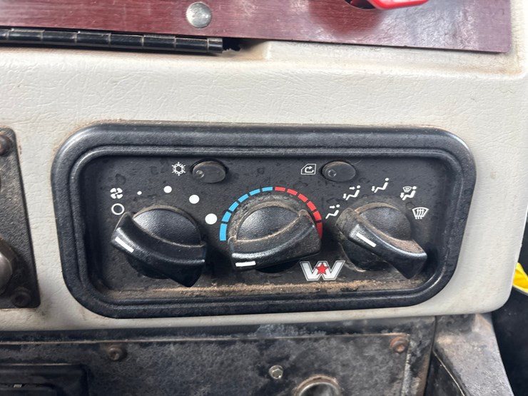 2013-western-star-4900sb-image-50