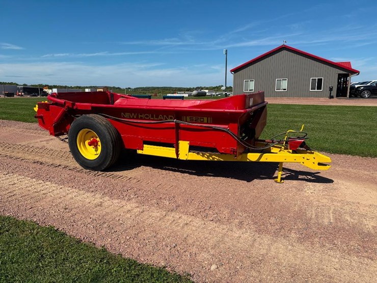 new-holland-520-image-1