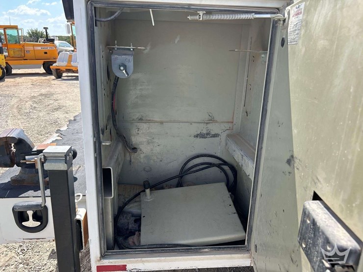 2021-ford-f450-image-29
