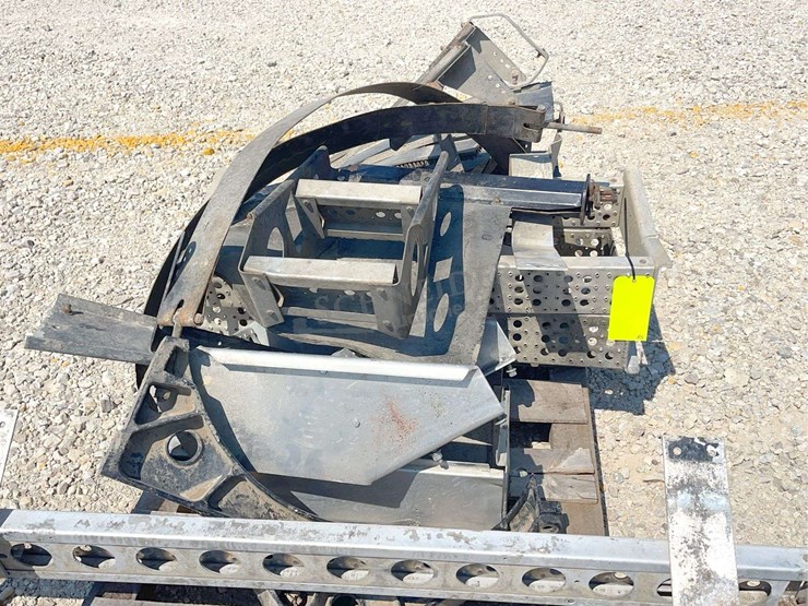 group-of-misc.-truck-steps-&-fuel-tank-mounts-image-5