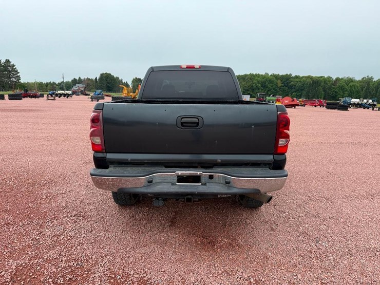 2003-chevrolet-2500hd-image-5