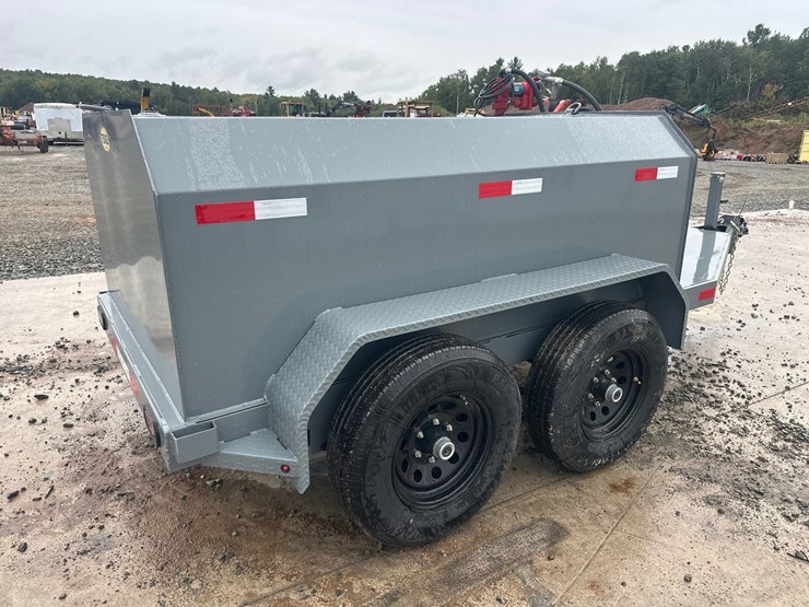 #5605-•-unused-x-star-750-gallon-fuel-trailer-image-5
