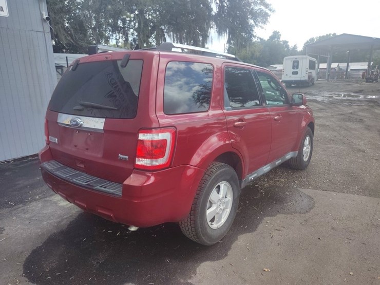 2011-ford-escape-image-4