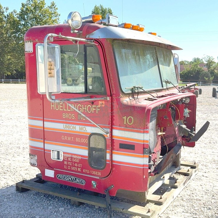 Cab off of 1994 freightliner truck
