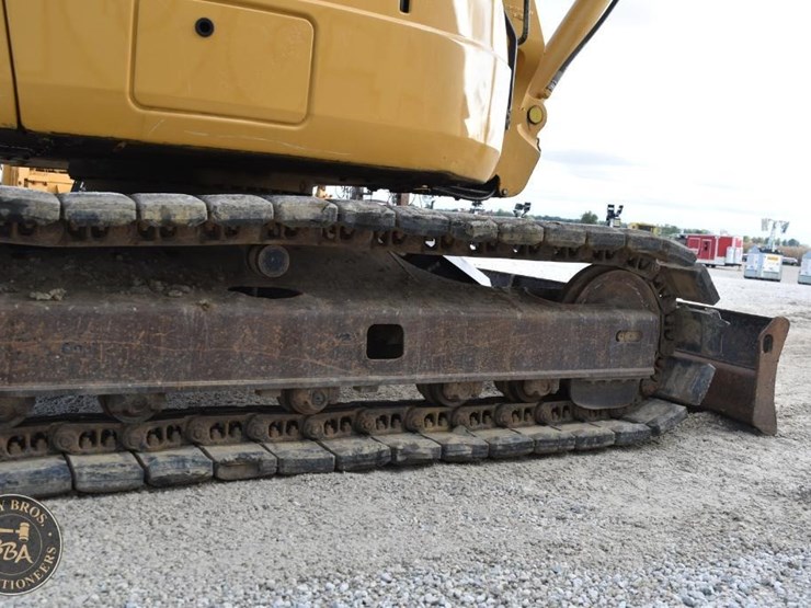 2010-komatsu-pc88mr-8-image-42