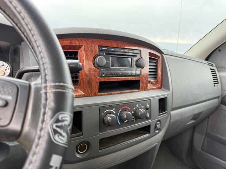 2006-dodge-3500-image-42