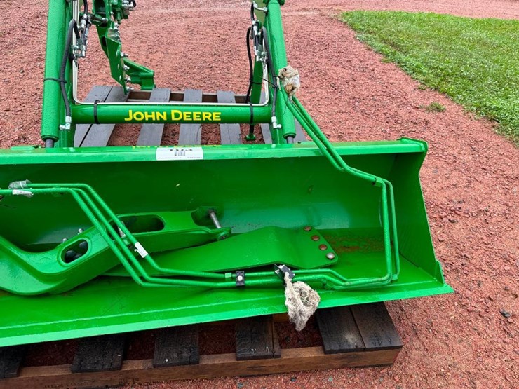 2022-john-deere-400e-image-11