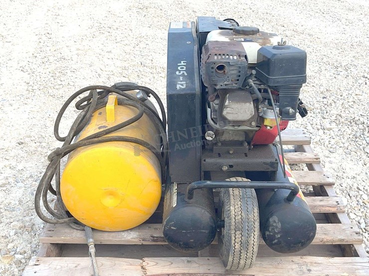 mi-t-m-portable-air-compressor-w/-air-tank-image-4