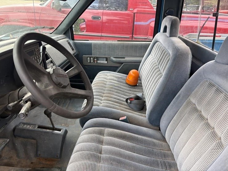 1992-chevrolet-3500-image-15