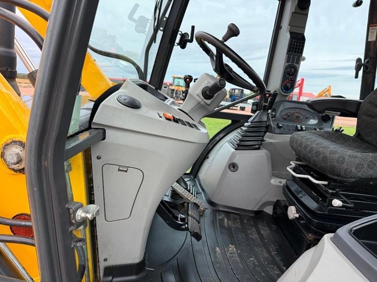 new-holland-b75d-image-43