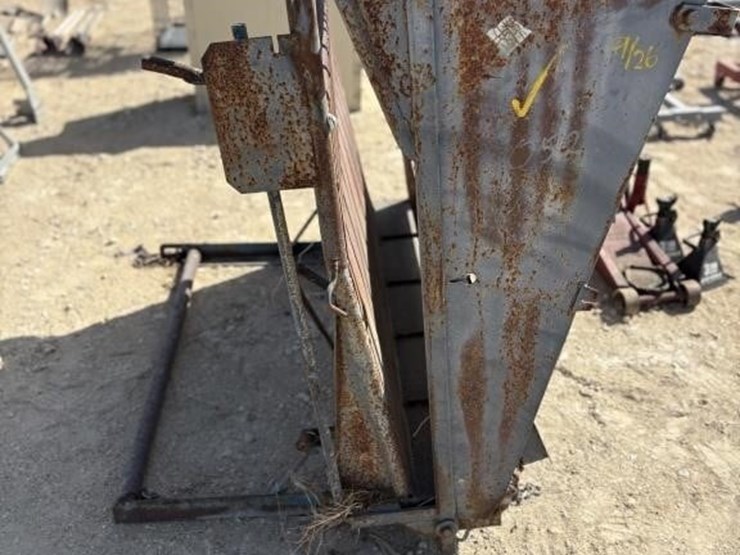 l3---priefert-calf-squeeze-chute-image-2