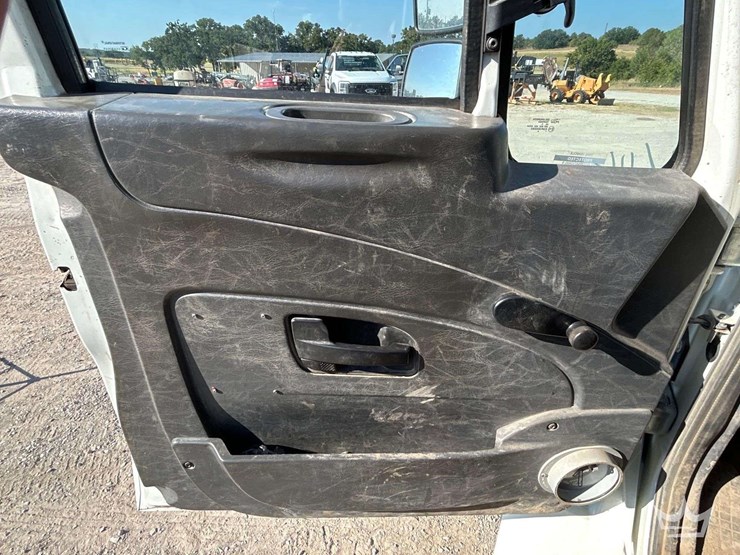 2014-international-durastar-4300-image-10
