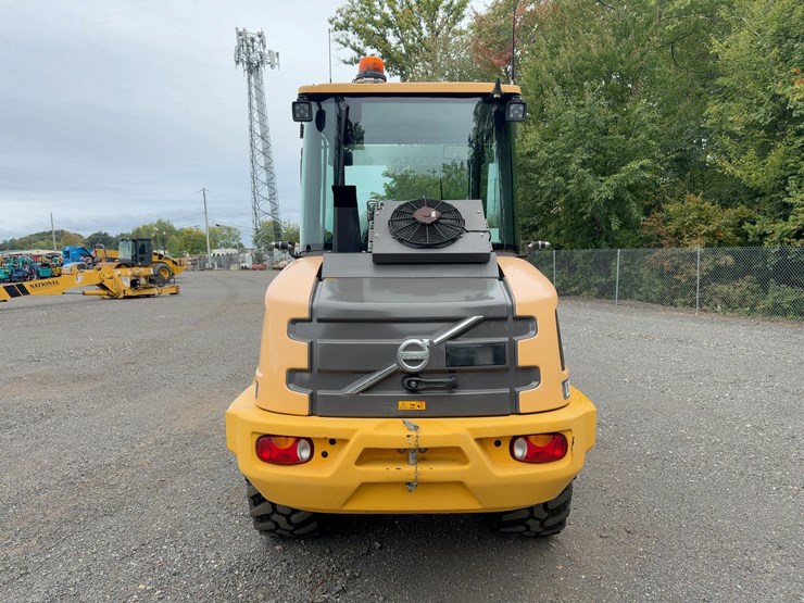 2021-volvo-l20h-image-4