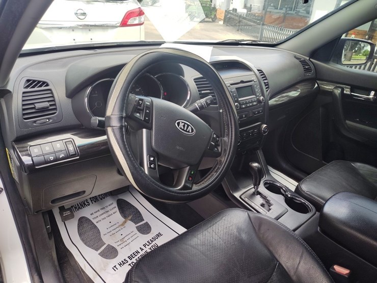 2011-kia-sorento-image-8