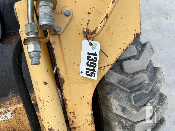 2006-deere-328-image-18
