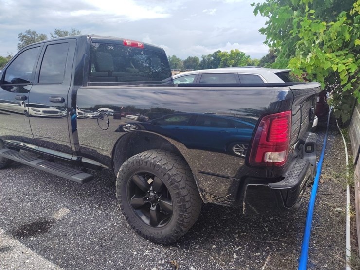 2015-dodge-1500-image-3