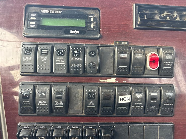 2013-western-star-4900sb-image-47