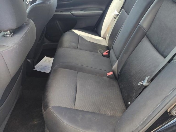 2016-nissan-altima-2.5-runs/moves-image-5