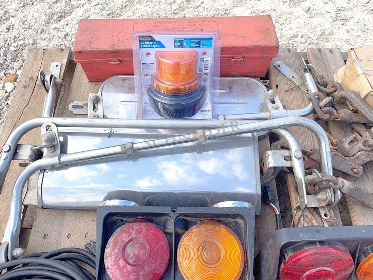 group-of-towing-accessories-&-truck-parts-image-5