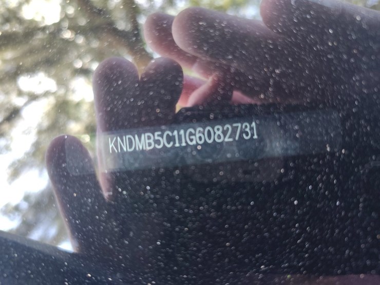 2016-kia-sedona-image-10
