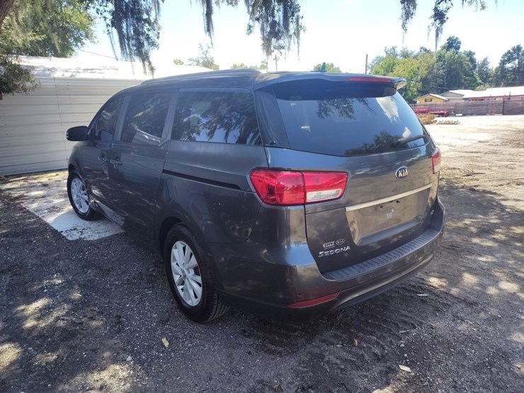 2016-kia-sedona-image-3