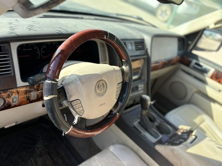 2003-lincoln-navigator-image-10